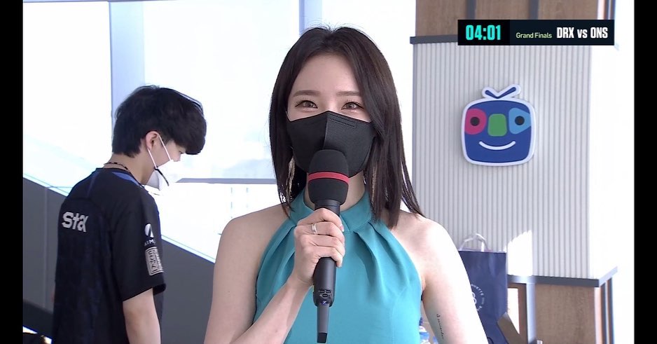 LCK announcer Lee Jung Hyun.