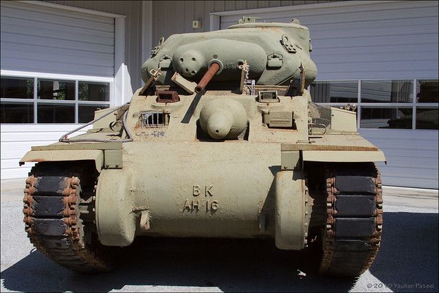 북펌)기관총을 보호하기 위해 80년 전 기술자들이 개조한 탱크 모습.do...