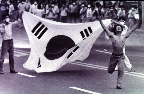 韓国史に永遠に残る伝説の写真