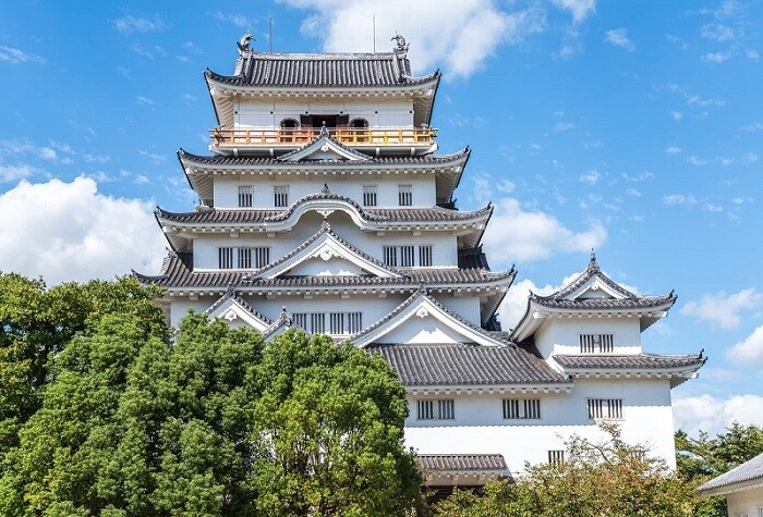 A company that released a Japanese castle made of hair size.