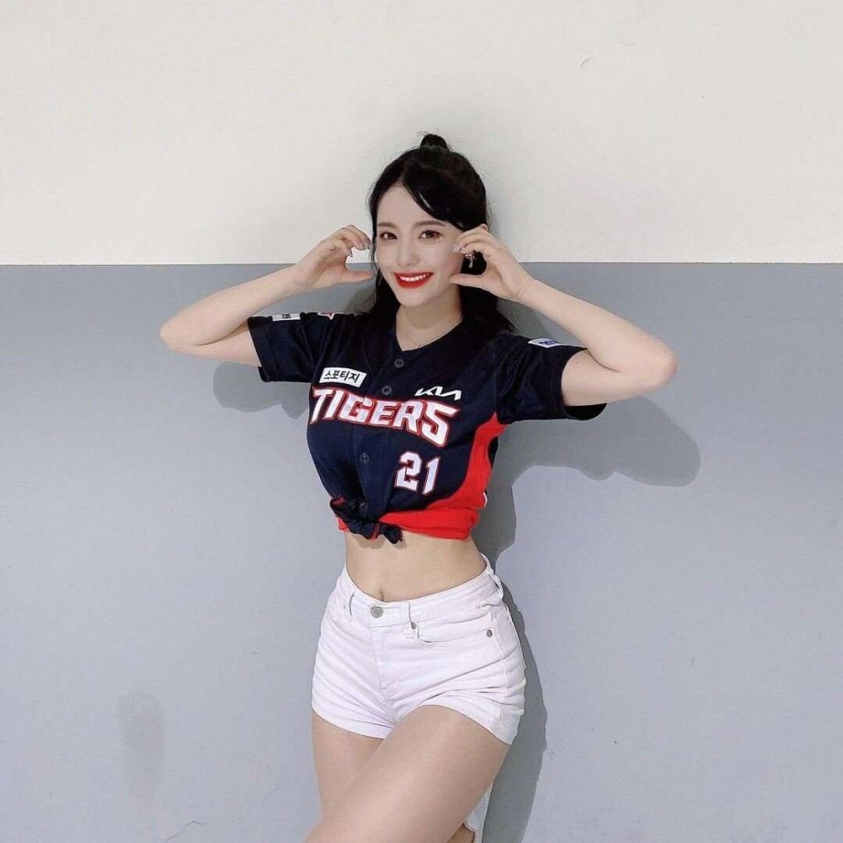 Cheerleader Lee Da-hye.