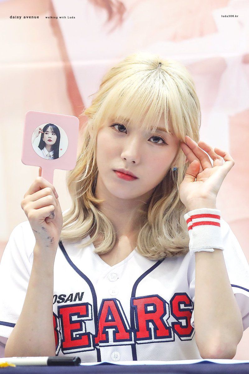 It's WJSN Luda.