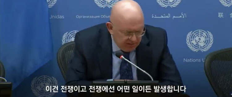 ウクライナ虐殺関連の厳しい記者たちの質問攻めに厳しいロシア大使JPG