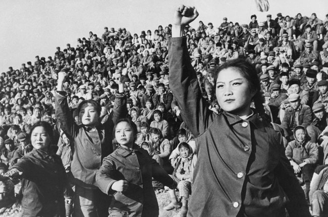歴史写真になぜ女性がいないのか「中国で起きた極端な女孩」論争