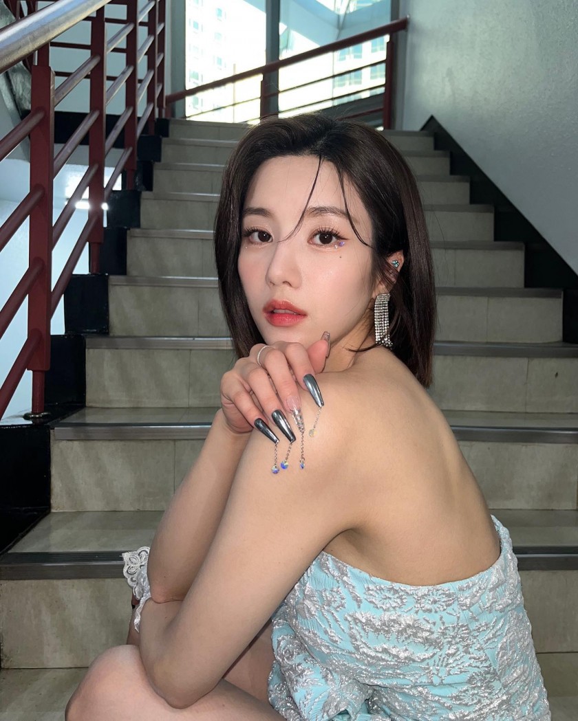 Kwon Eun-Bi Off-Shoulder Dress