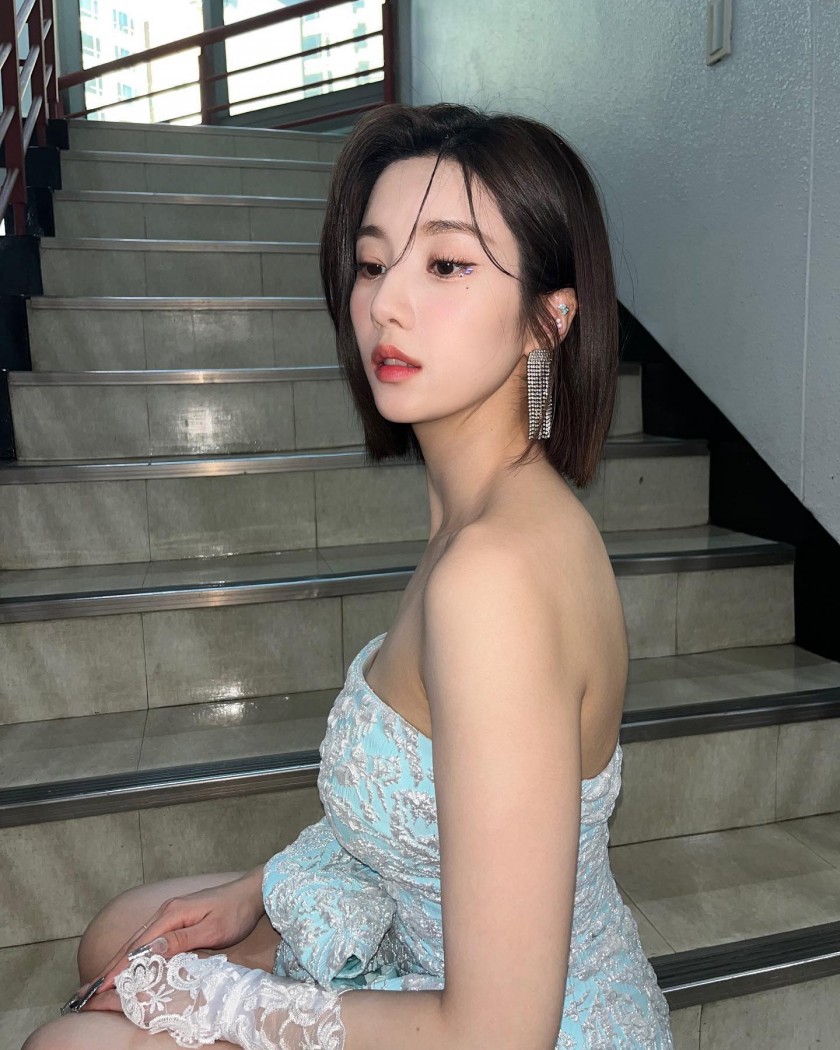 Kwon Eun-Bi Off-Shoulder Dress