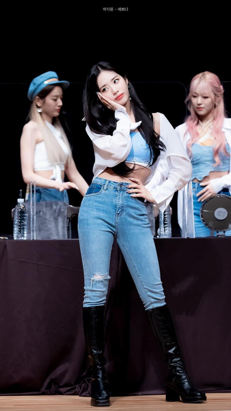 fromis_9's Park Jiwon