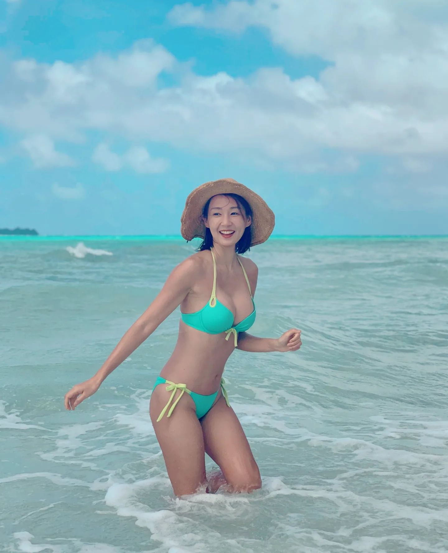 Oh Jeongyeon's bikini body.jpg