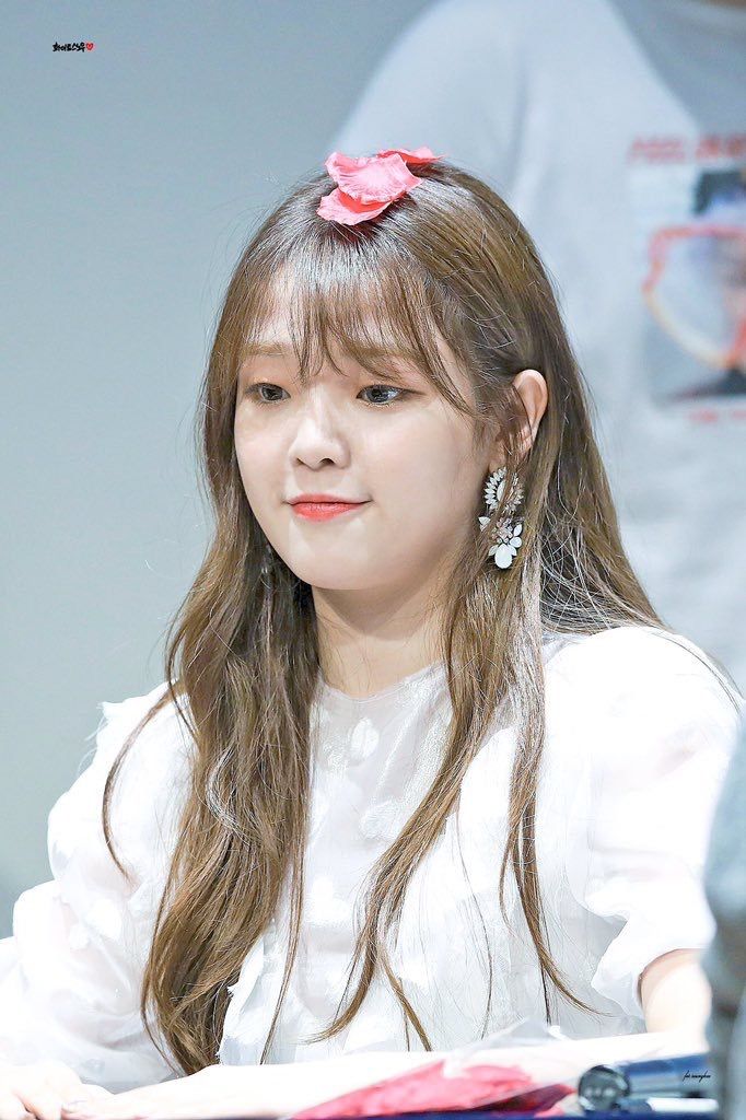 OH MY GIRL's Hyun Seunghee