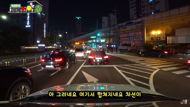 부산 도로에서 직진만 하기.gif