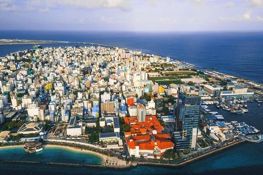 몰디브 수도, 인구밀도가 높은 섬 말레 mal