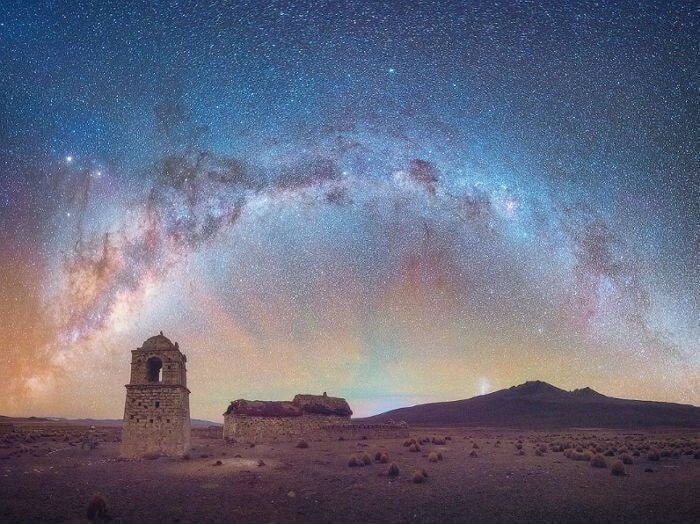 ウユニ砂漠で発見された天の川jpg