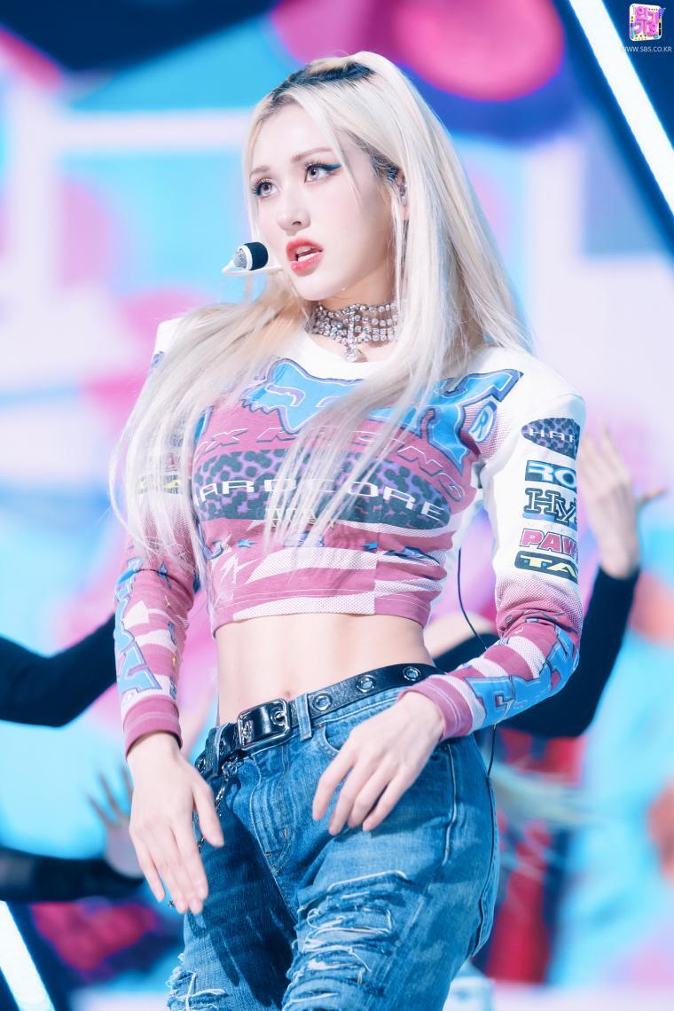 Jeon Somi has six-pack abs