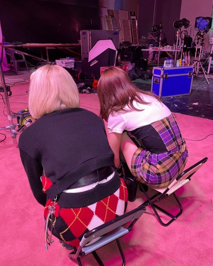 TWICE NAYEON and CHAEYOUNG are sitting on a small chair