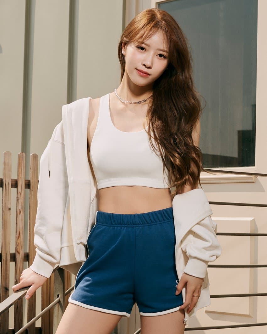 Lovelyz's Lee Mi-Joo Barrel Fit