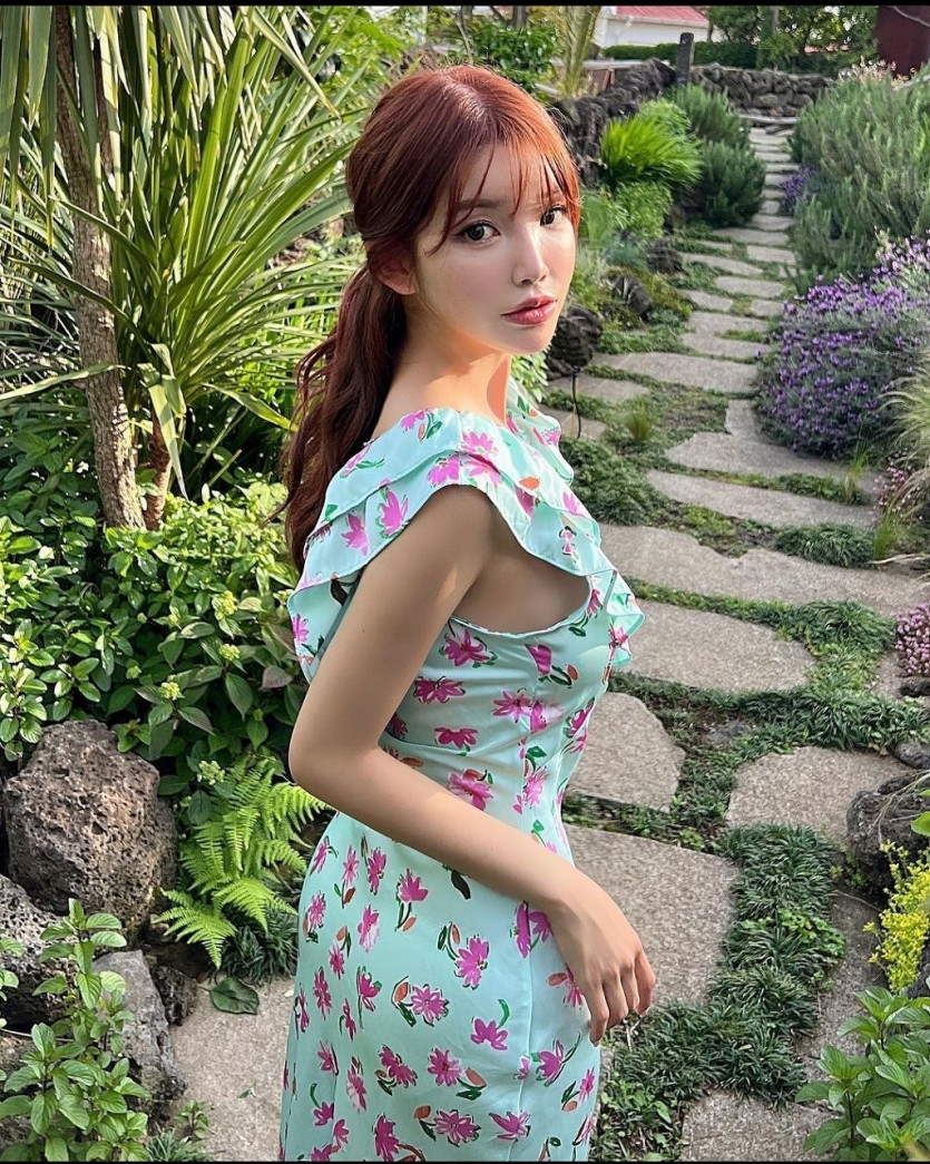 Sexy model Cha Yujin