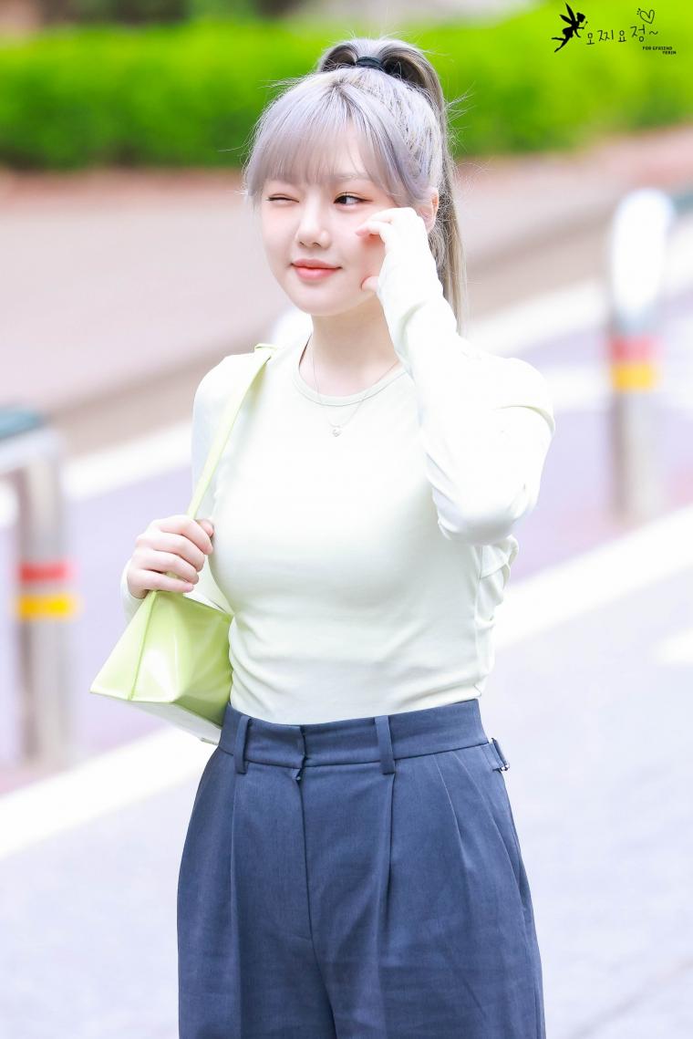 Yerin on her way to Music Bank
