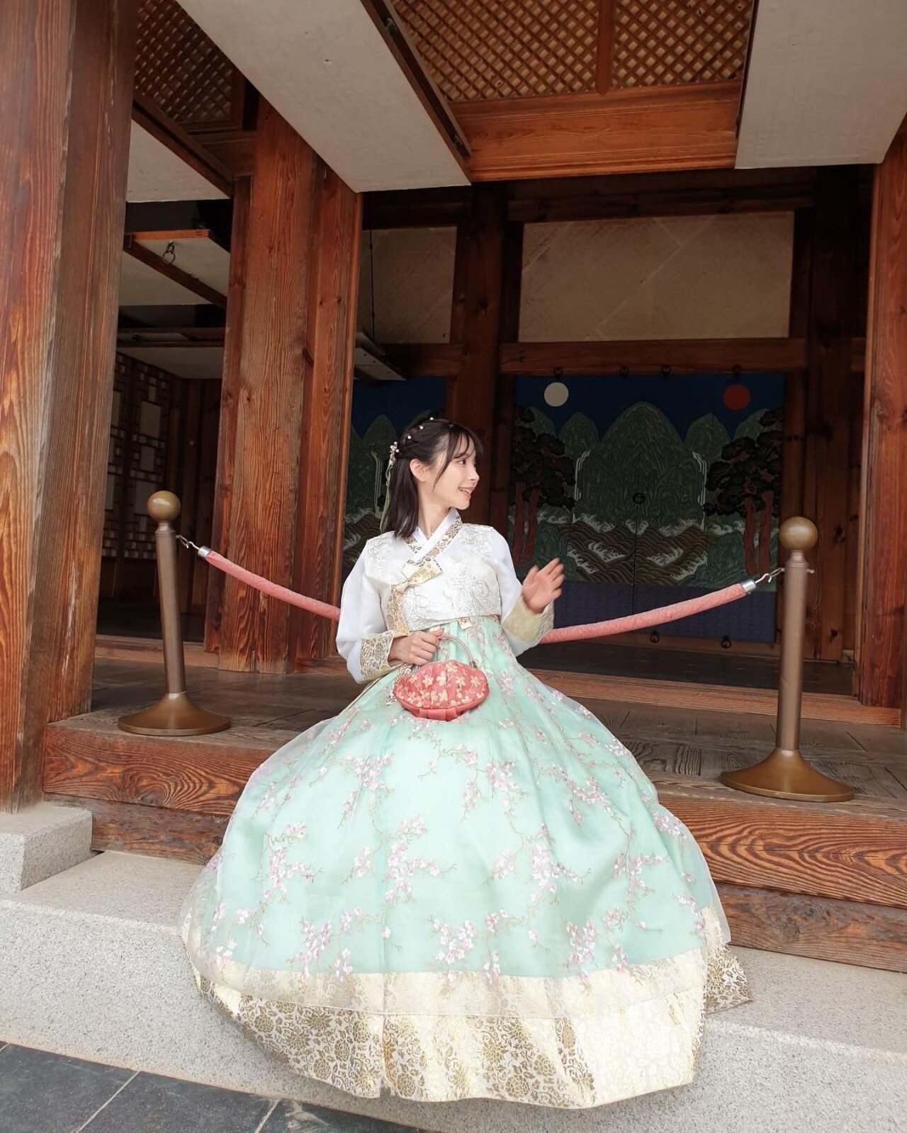 MOMONOGI KANA's update at Gyeongbokgung Palace