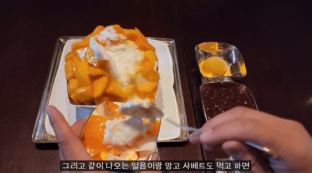 A YouTuber's evaluation of mango shaved ice that costs more than 80,000 won per bowl