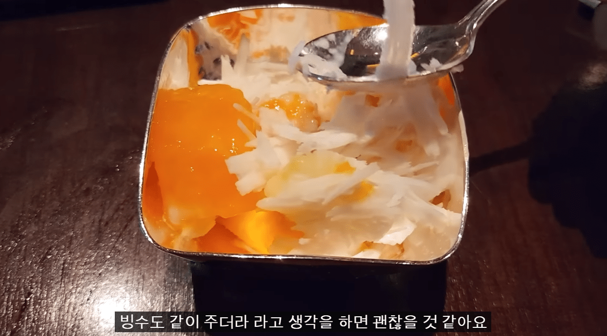 A YouTuber's evaluation of mango shaved ice that costs more than 80,000 won per bowl