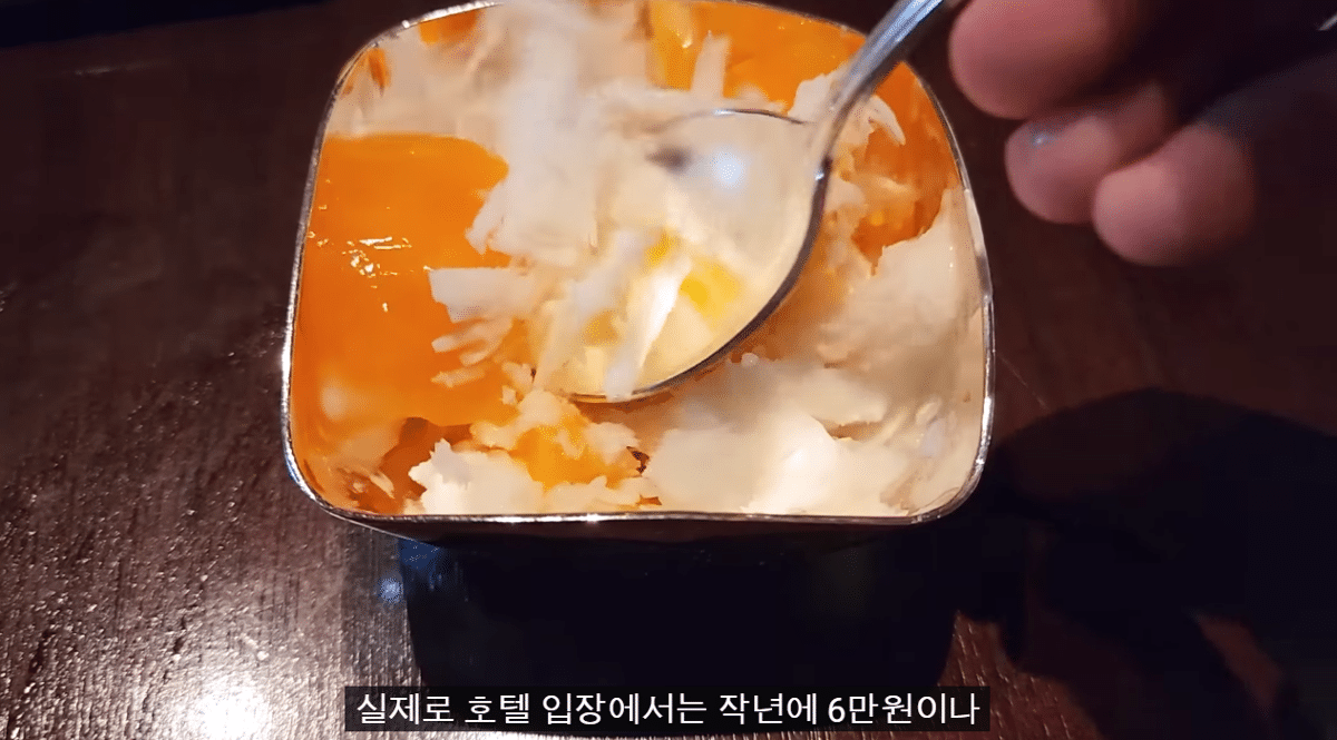 A YouTuber's evaluation of mango shaved ice that costs more than 80,000 won per bowl