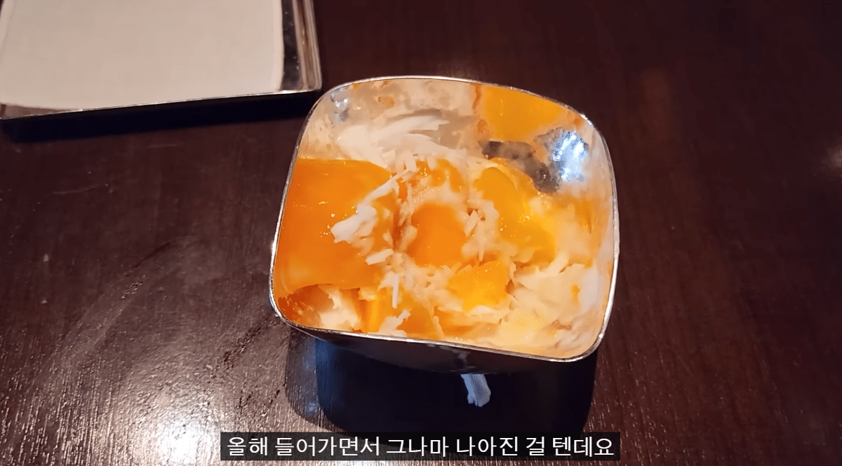 A YouTuber's evaluation of mango shaved ice that costs more than 80,000 won per bowl