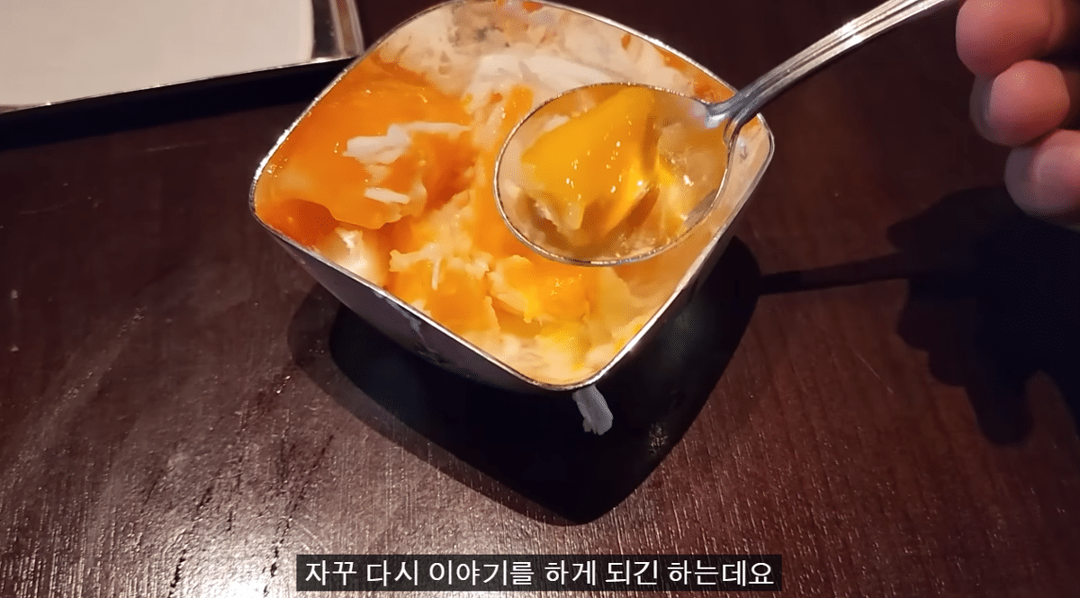 A YouTuber's evaluation of mango shaved ice that costs more than 80,000 won per bowl