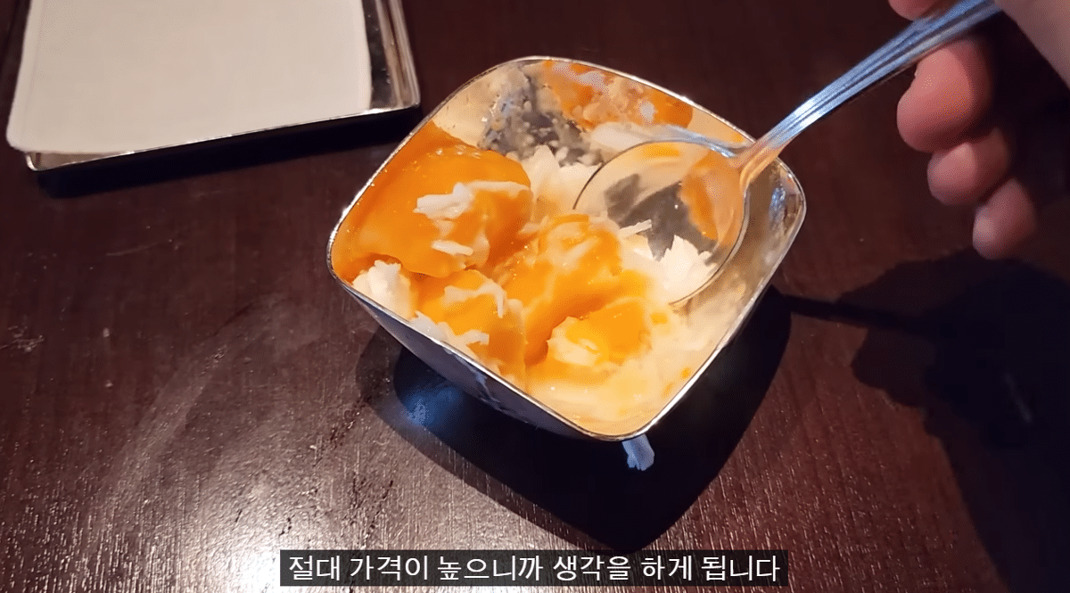 A YouTuber's evaluation of mango shaved ice that costs more than 80,000 won per bowl