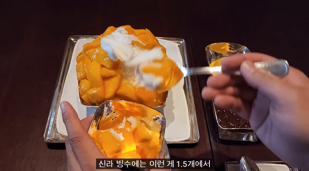 A YouTuber's evaluation of mango shaved ice that costs more than 80,000 won per bowl