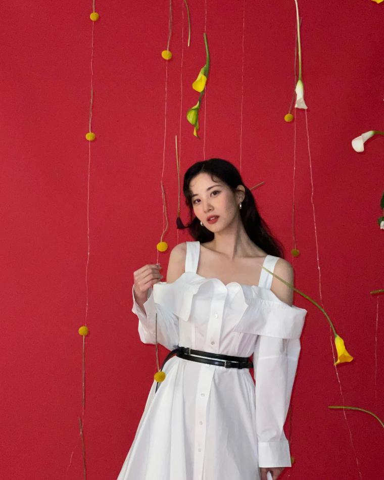 Seohyun's string dress. Subtle volume