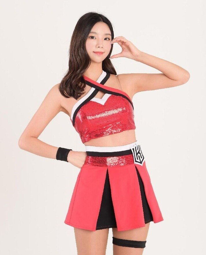 Cheerleader who was a YG trainee