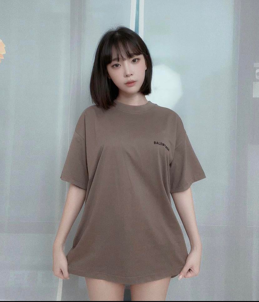 Tシャツ女