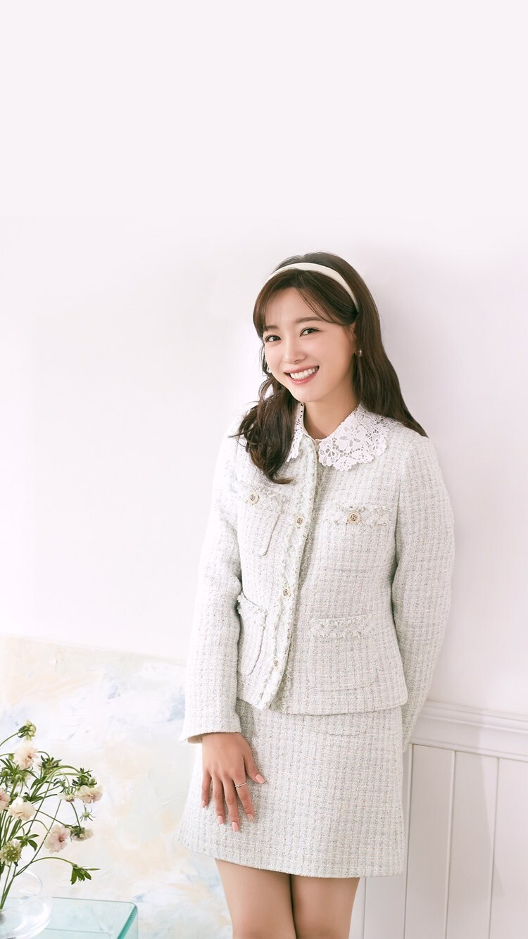 White hairband women's suit Kim Sejeong beauty