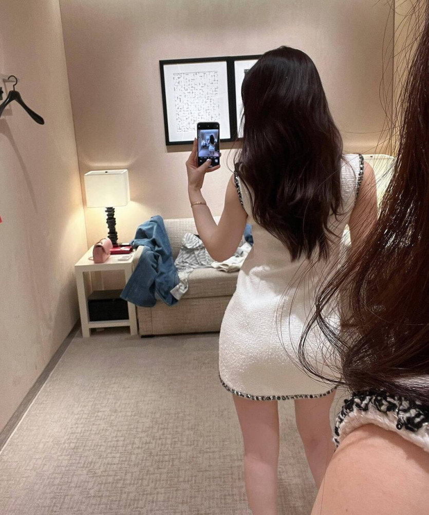 A collection of Shin Jaeeun's selfies