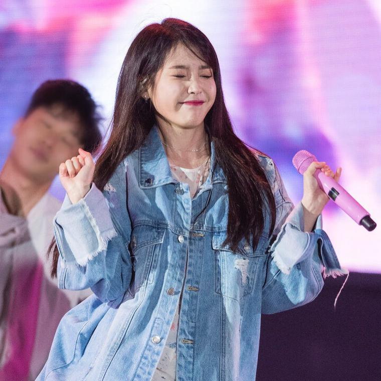 IU