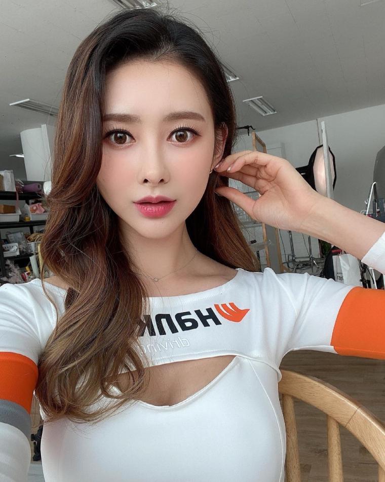 Racing model Seo Han-bit