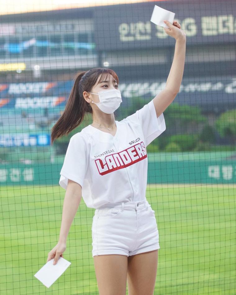 Cheerleader Mok Na-kyung