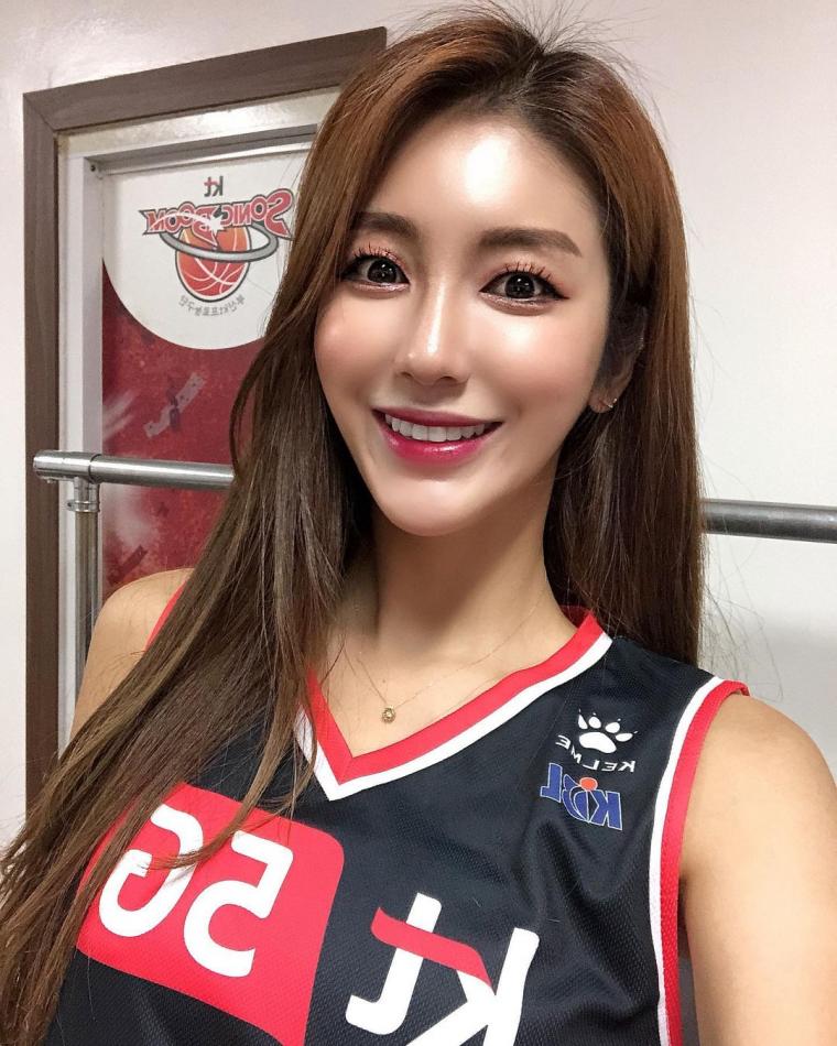 Cheerleader Kim Yeonjung