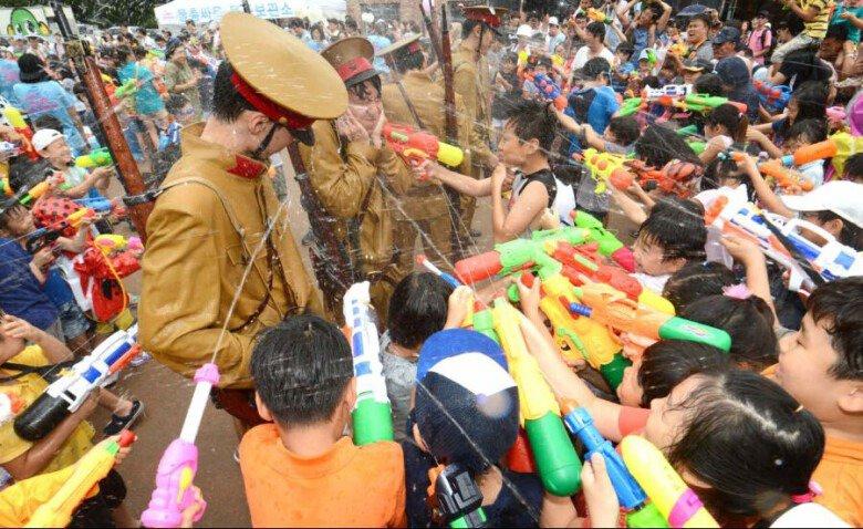 光復節に日本巡業コスプレ