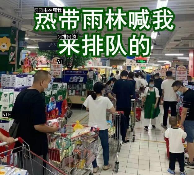 2100万都市成都封鎖前に食糧を買いだめする中国人