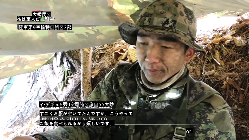 国防TV撮影中の軍人jpg