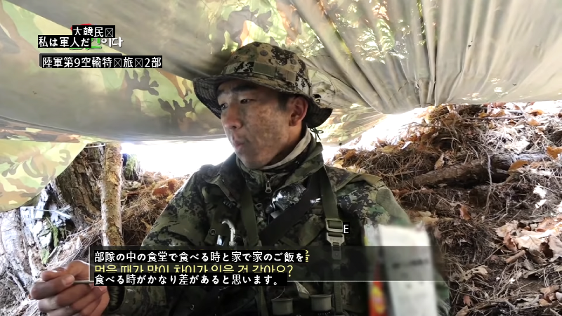 国防TV撮影中の軍人jpg