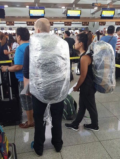 필리핀 공항 이용객들이 가방을 과하게 밀봉하는 충격적인 이유.JPG