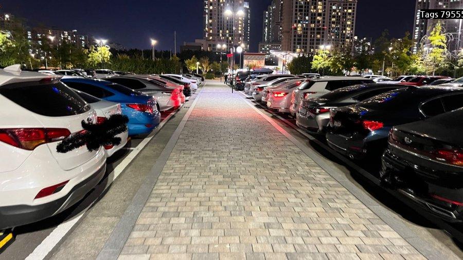 松島現代アウトレット地上駐車場いっぱいですね。