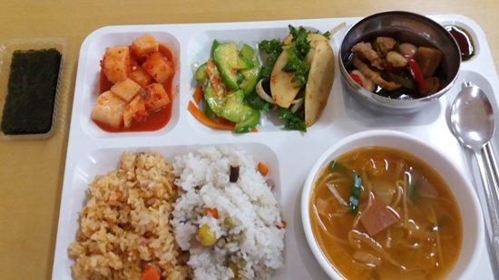 一食5500ウォンという国会図書館の構内食堂のご飯