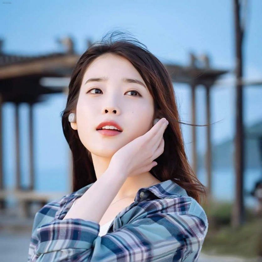 IU