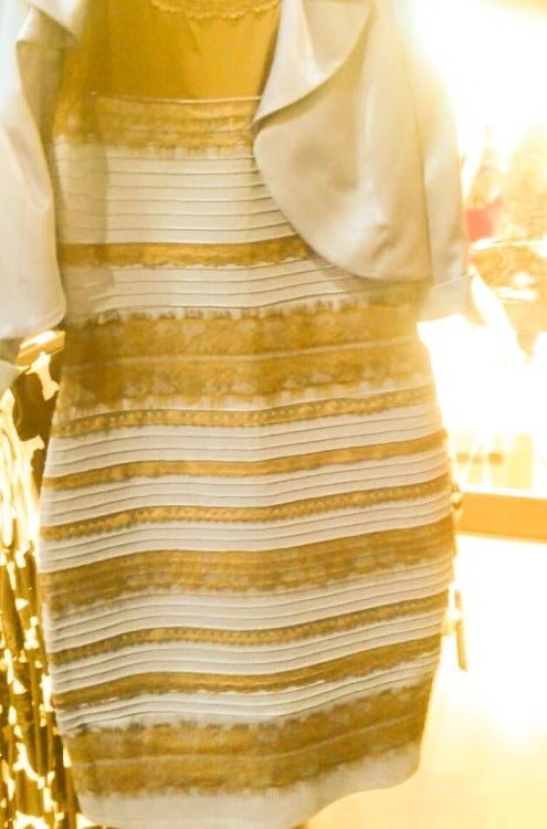 この写真のドレスの色分けができない方が多いですね。