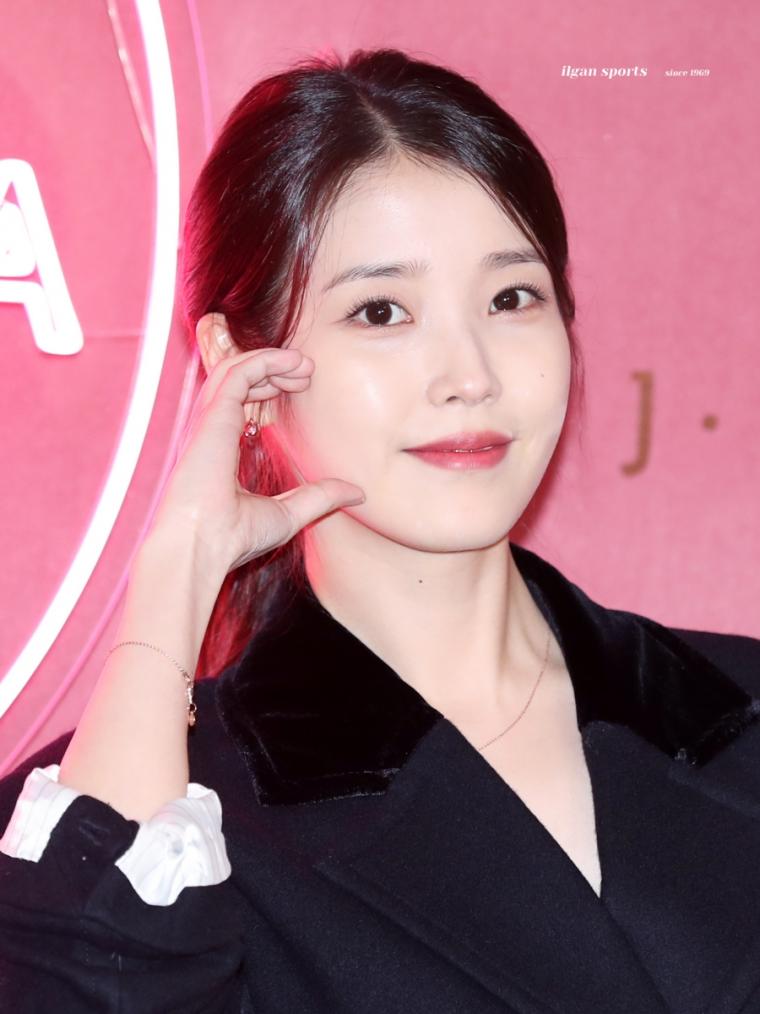 IU