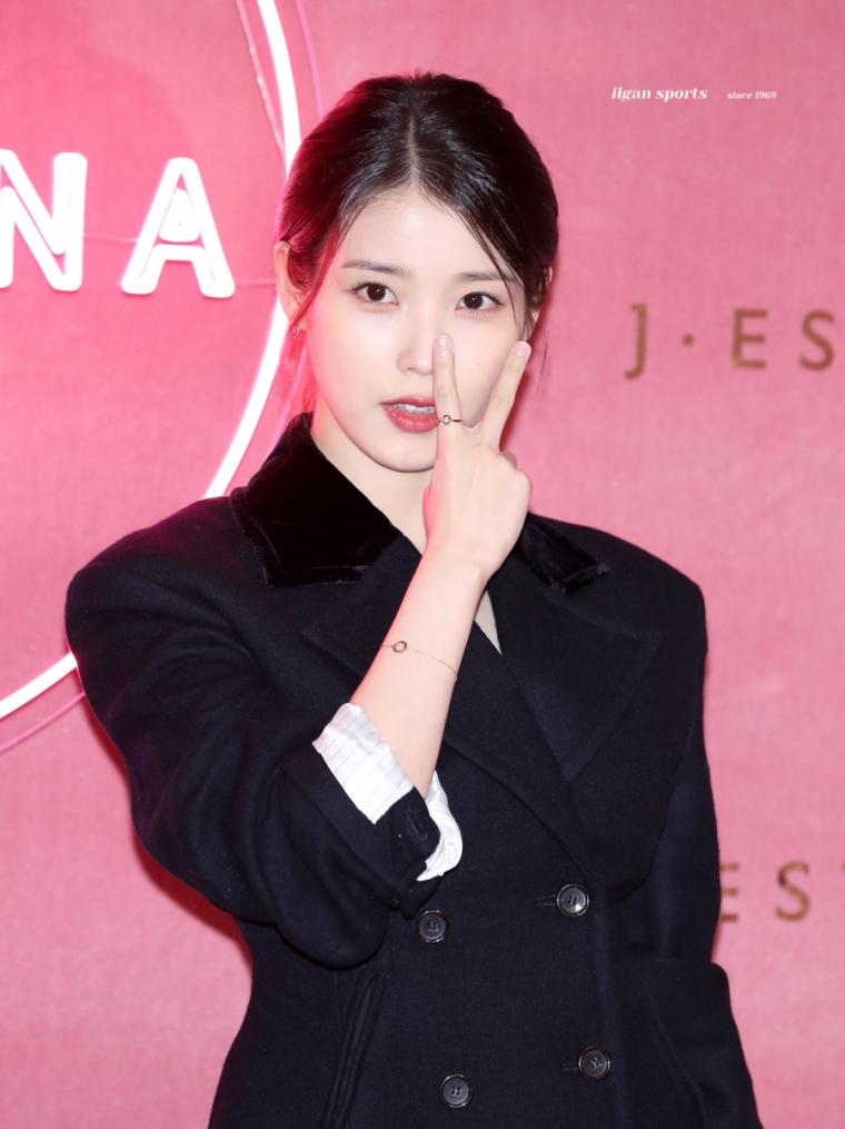 IU