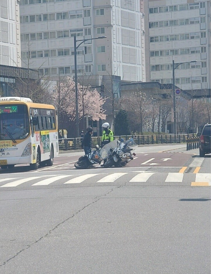 むかむか配達員 ピューリッツァーサン集 jpg